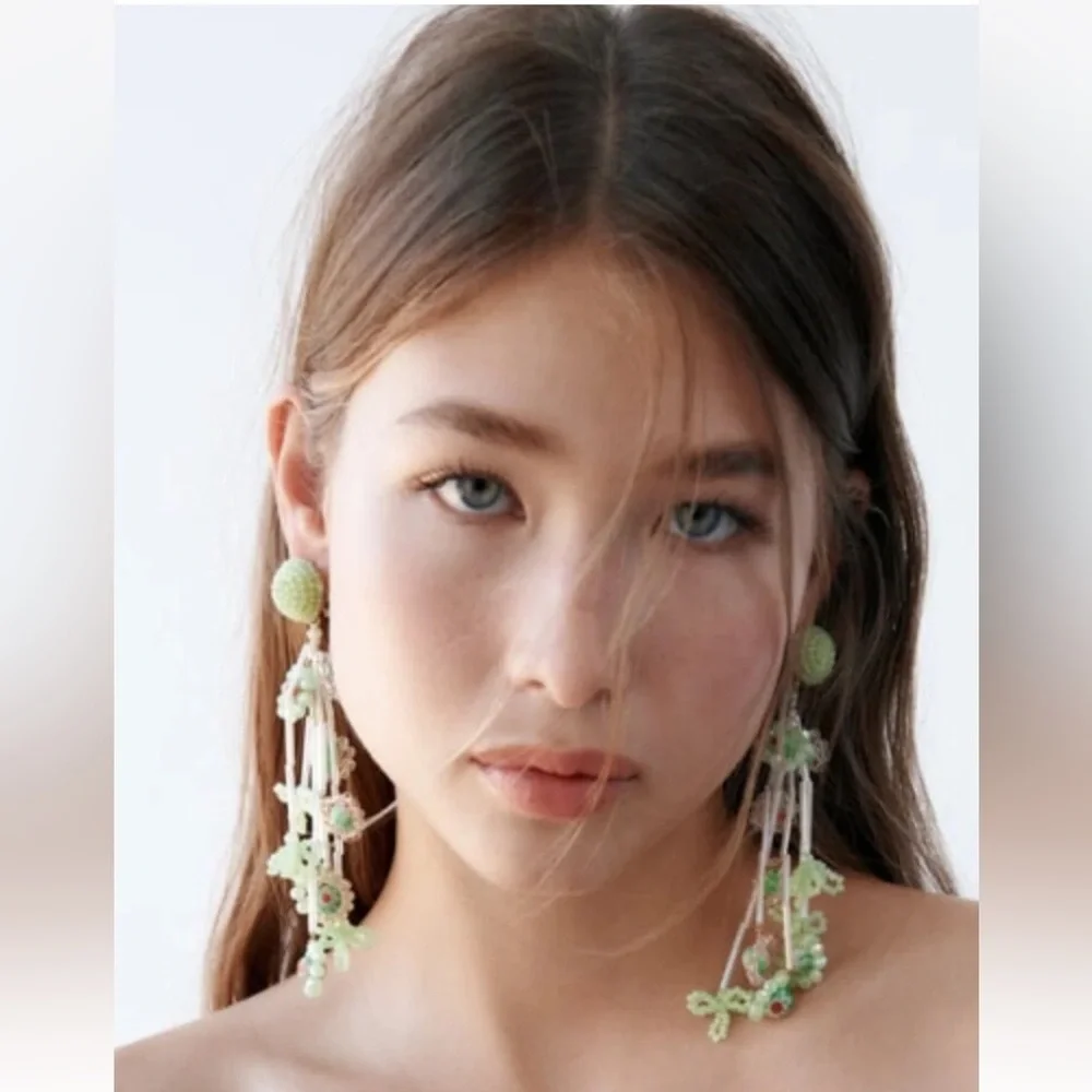 🌹NWT. Zara Green Beaded Floral Drop Earrings.